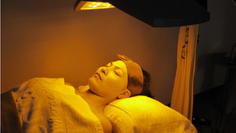 Xóa nhăn vùng mắt bằng vi mạch điện tử